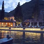 Hotell Vira Demir *